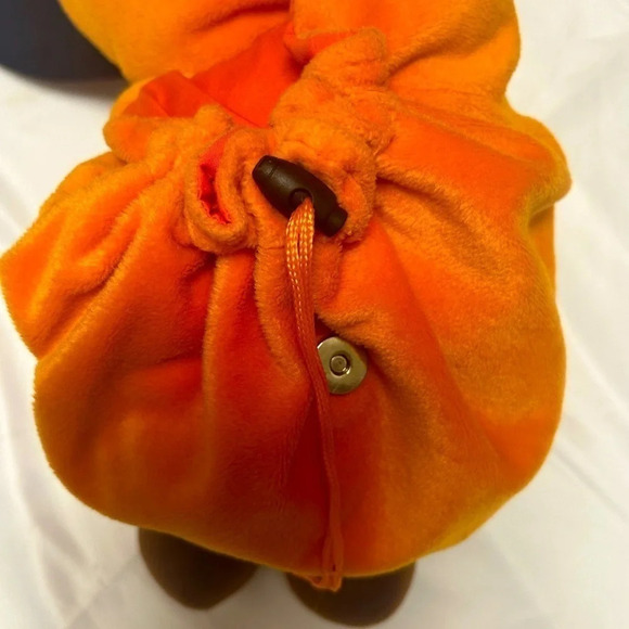 Disney Store  vintage Goofy plush backpack in excellent condition - Picture 2 of 10